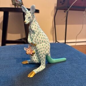 Herend Kangaroo with Joey 15328 green fishnet